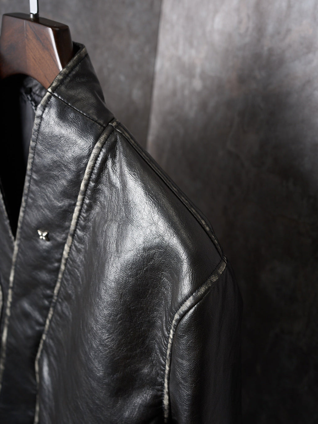 LV/Louis Vuitton Four-Corner V-Neck Diagonal Zipper Distressed Leather Jacket