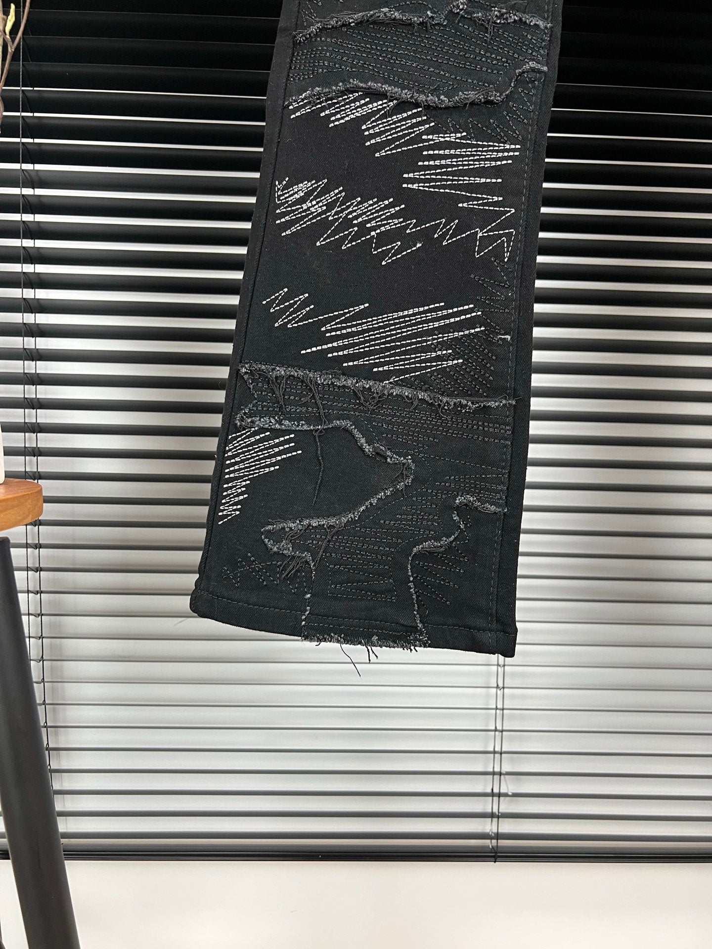 Amiri Embroidered Stretch Slim Fit Jeans