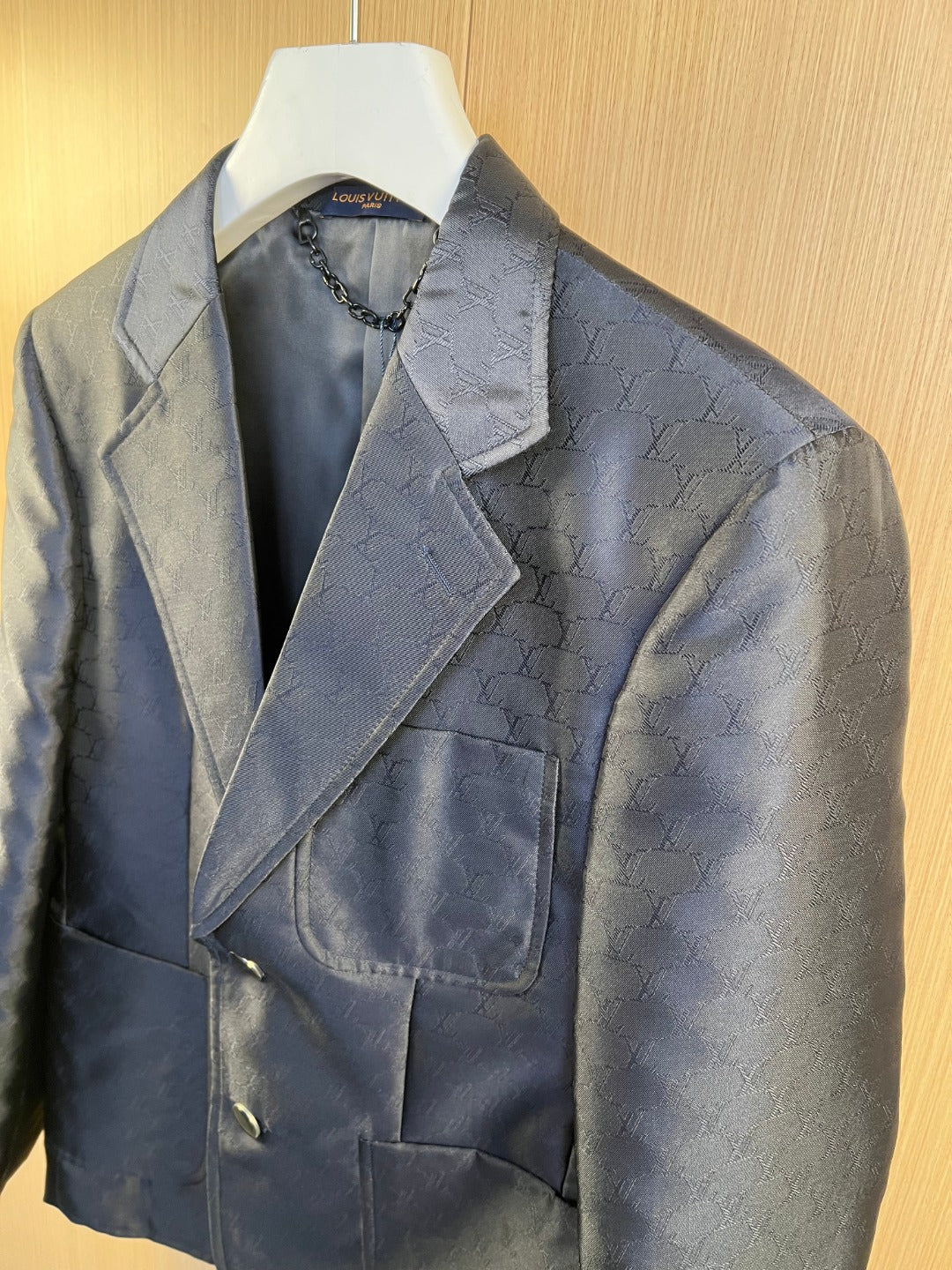 LV Suit