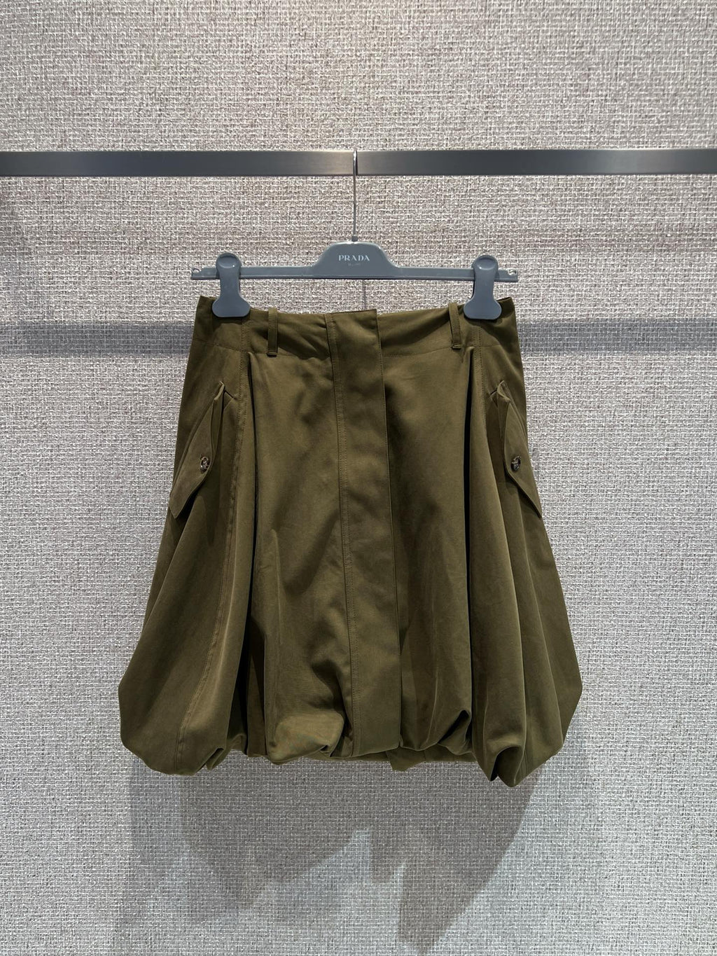 Lowe Mid Skirt W/Tulip Shape Cut