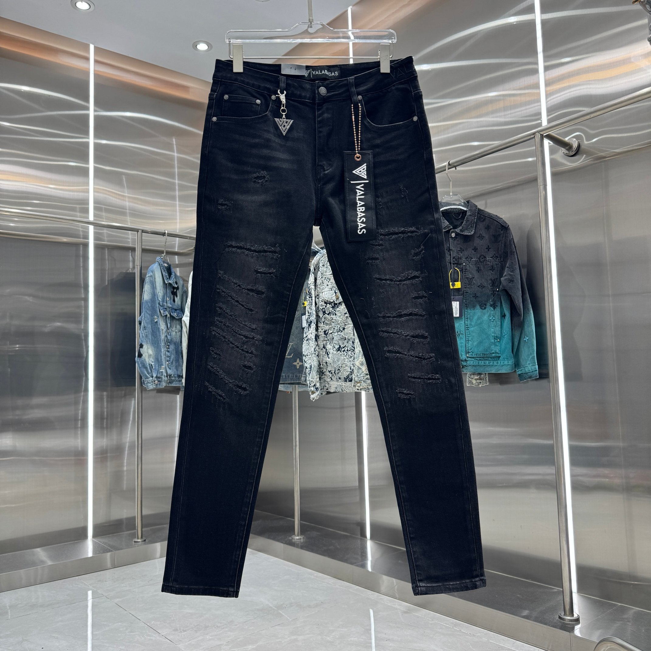 Valabasas Distressed Jeans