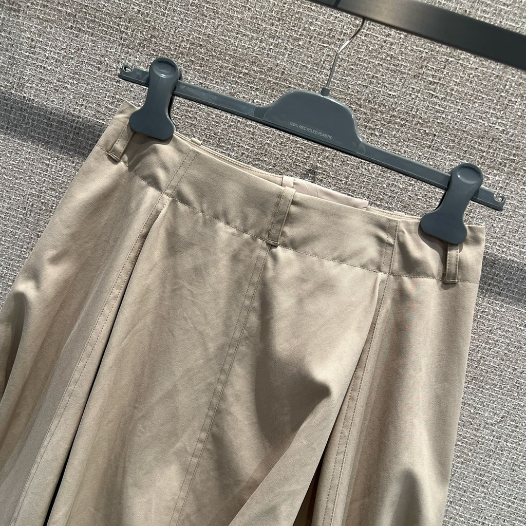 Lowe Mid Skirt W/Tulip Shape Cut