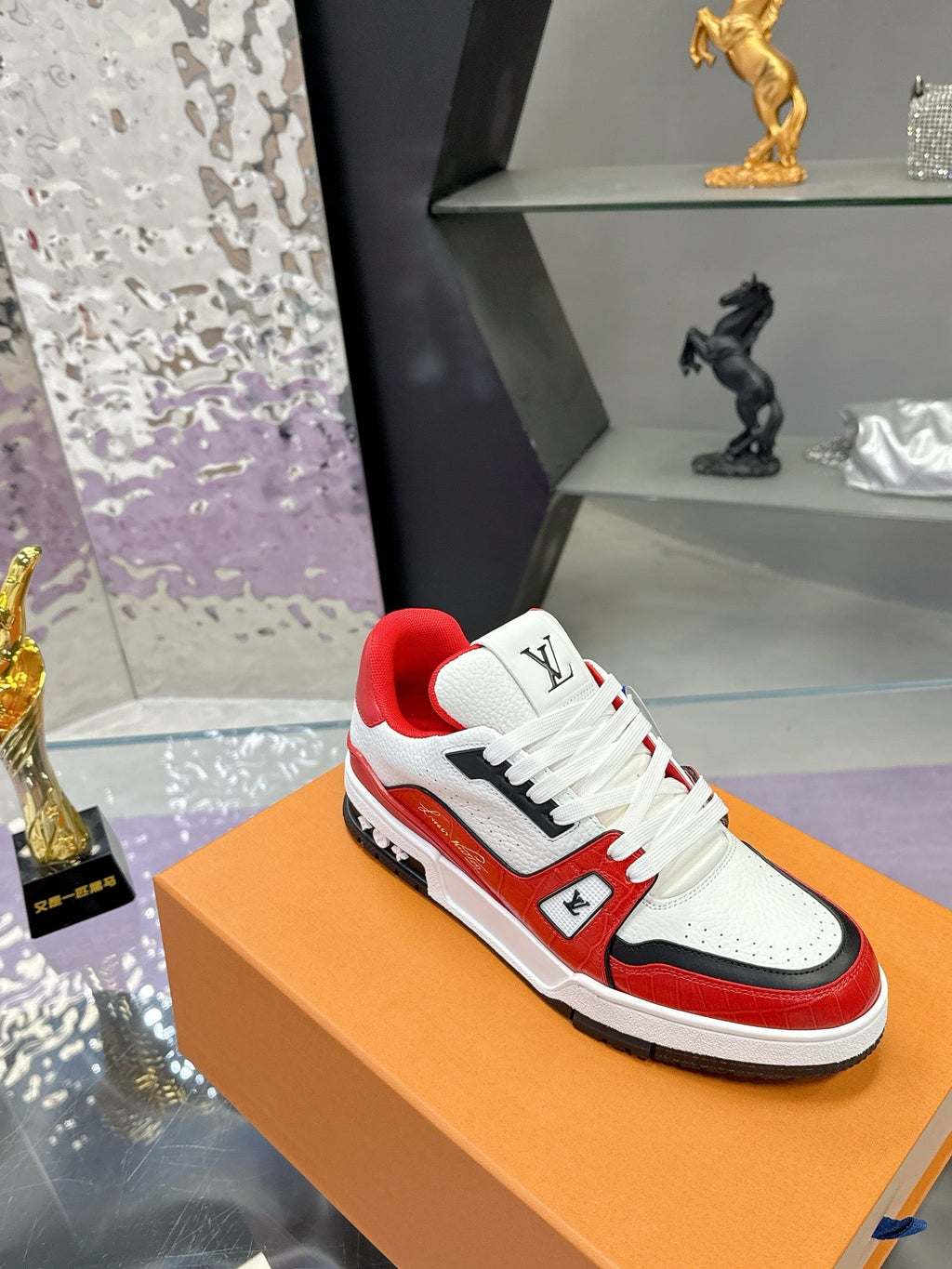Lv Trainers
