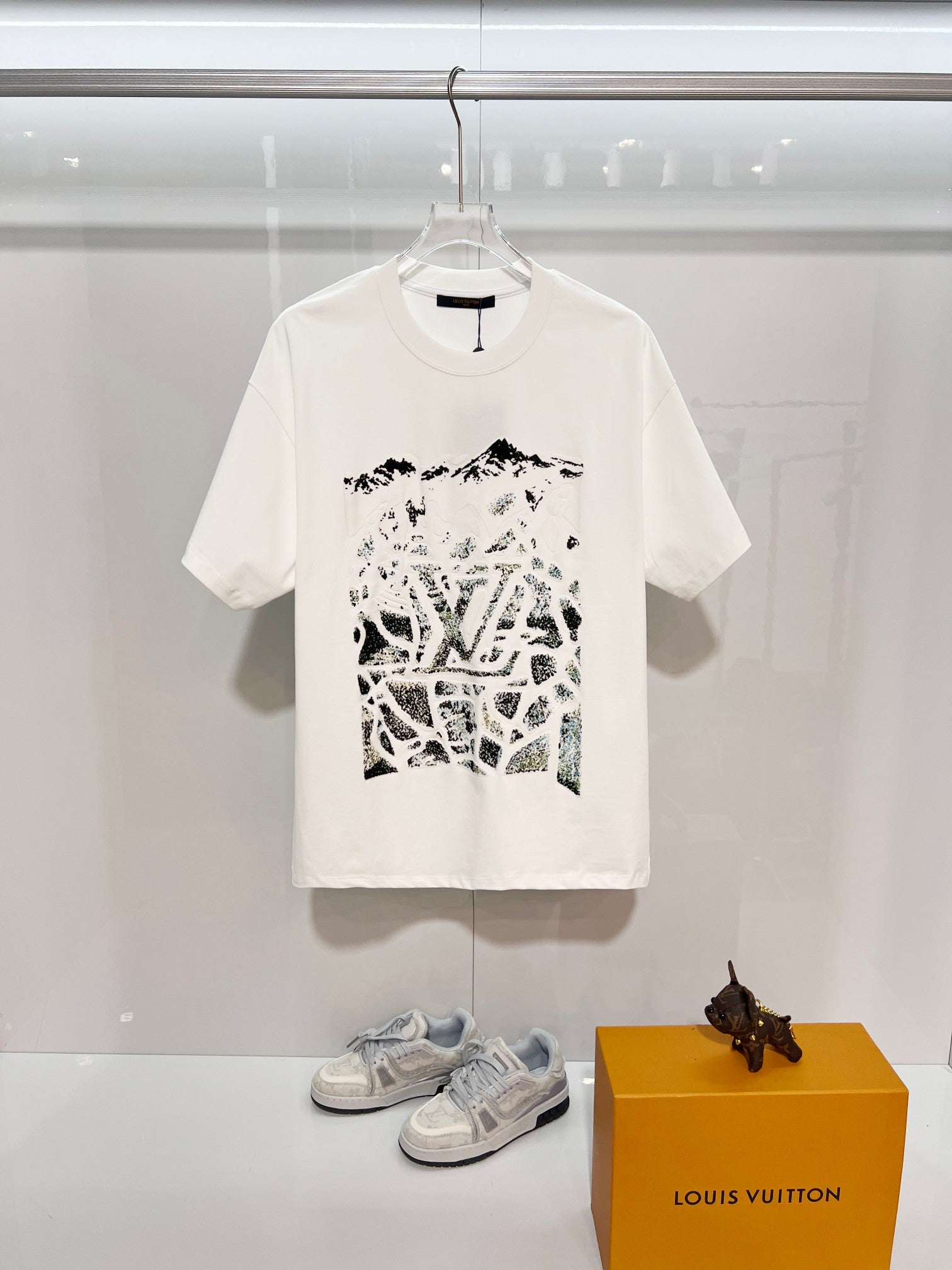 LV 3D ski mountain foam flock T shirt