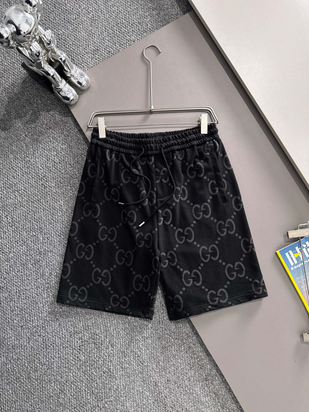 Gucci shorts with back patch pocked