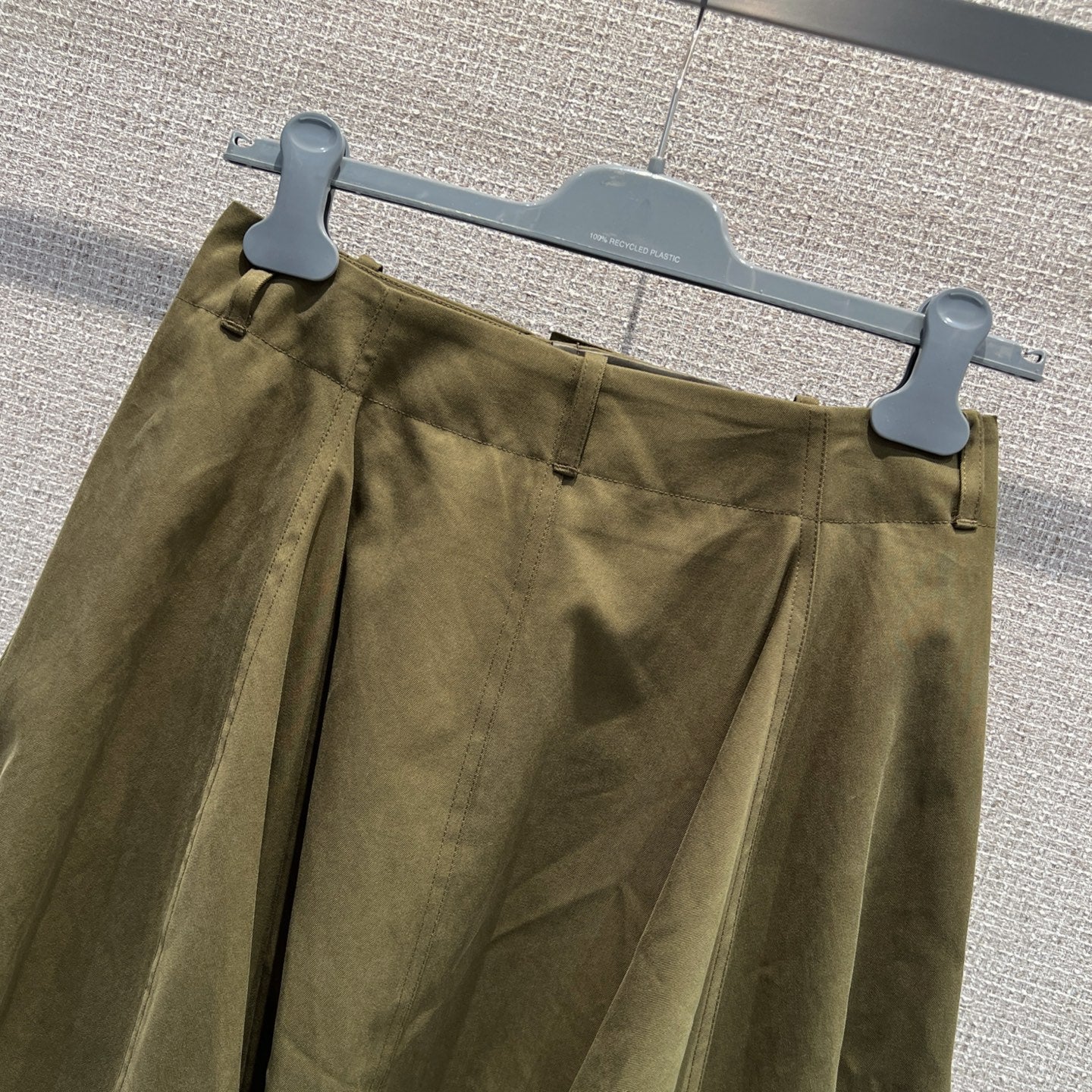 Lowe Mid Skirt W/Tulip Shape Cut