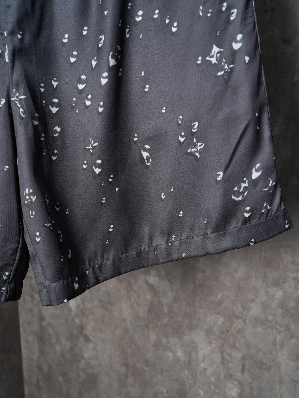 LV MONOGRAM Full-width Raindrop Print Mulberry Silk Shorts