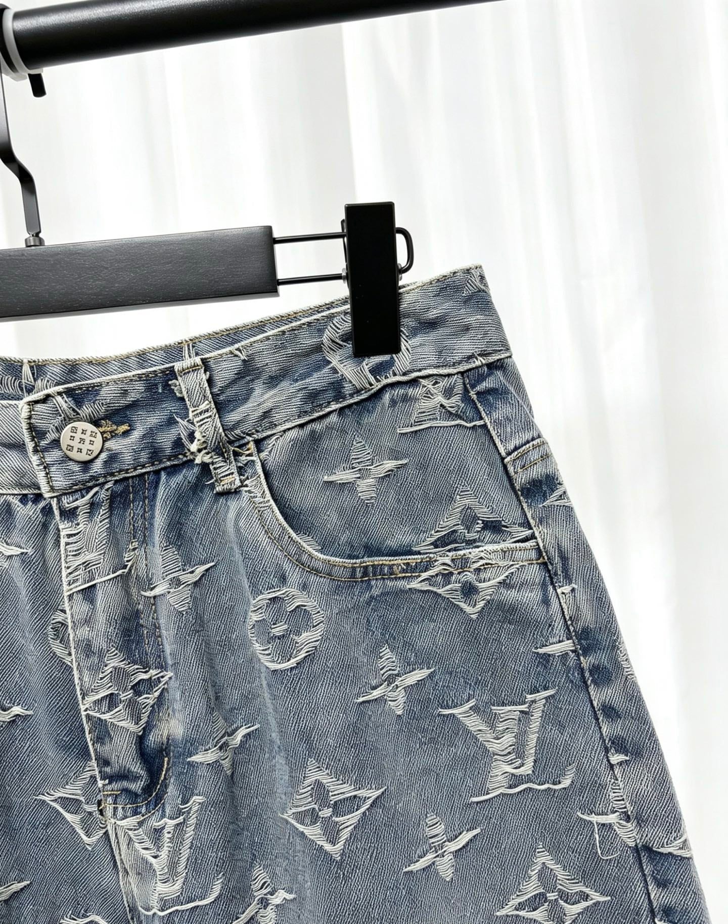LVFloral Pattern Jacquard Denim Shorts