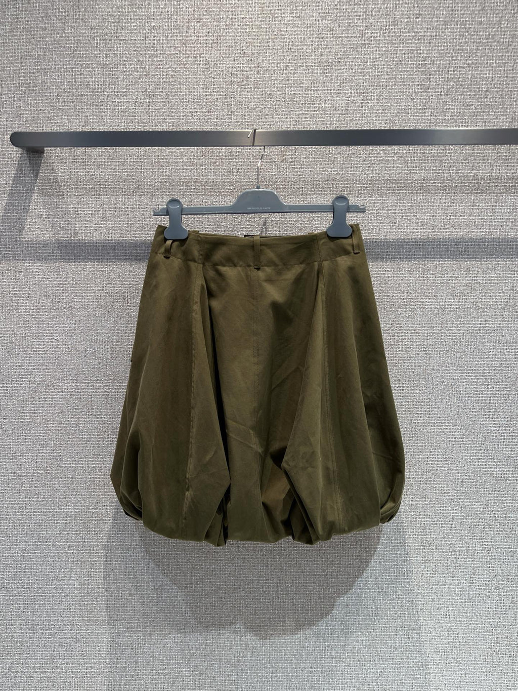 Lowe Mid Skirt W/Tulip Shape Cut
